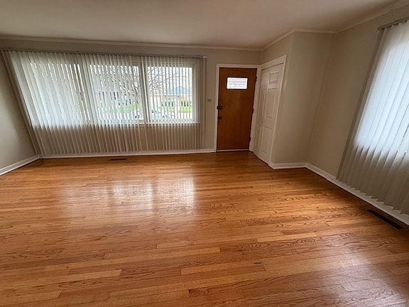 3rd image of 9043 Mansfield Ave
