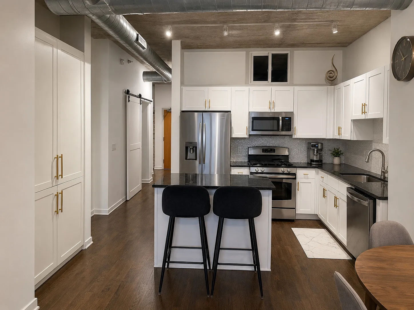 2 bed, 1200 sqft, $4,100 — Photo 2