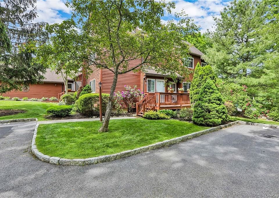 1st image of 402 Tamarack Ln