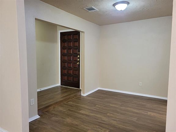 4th image of 9915 Towne Brook Ln