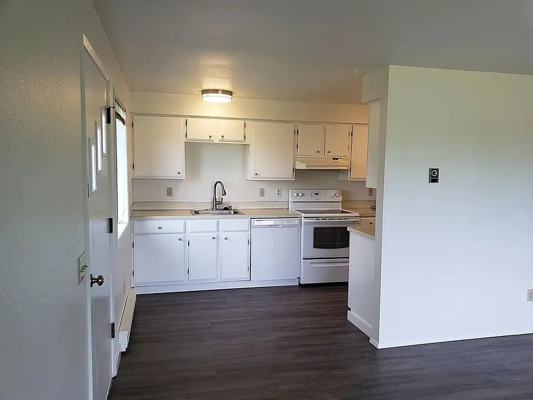 2300 Broadway St — Photo 11