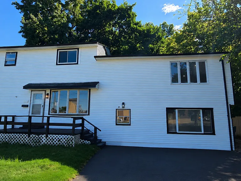1019 Green Ln — Photo 1