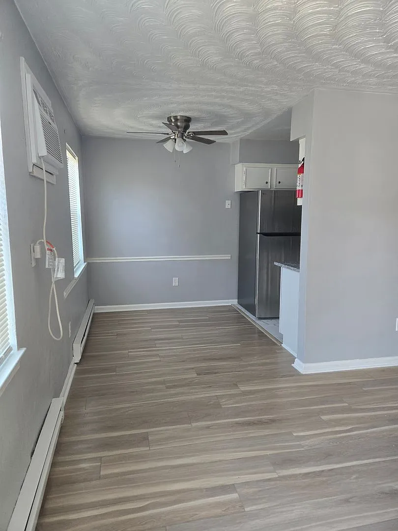 1009 Hannah St — Photo 2