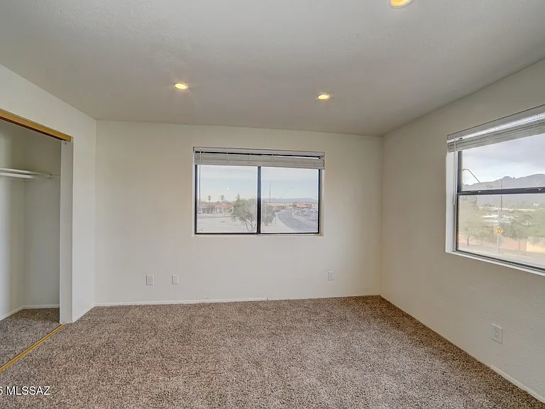 2190 N 1st Ave — Photo 16