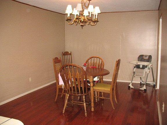 2nd image of 600 S 11th St