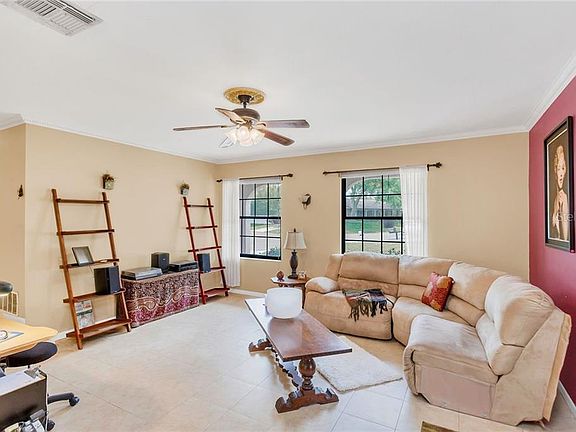 2nd image of 301 Oak Hill Dr