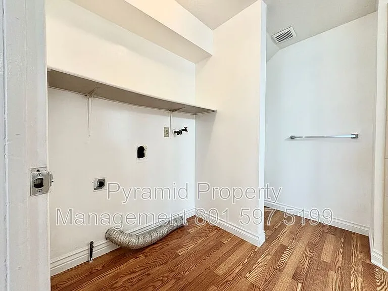 1099 W Shepard Ln — Photo 18