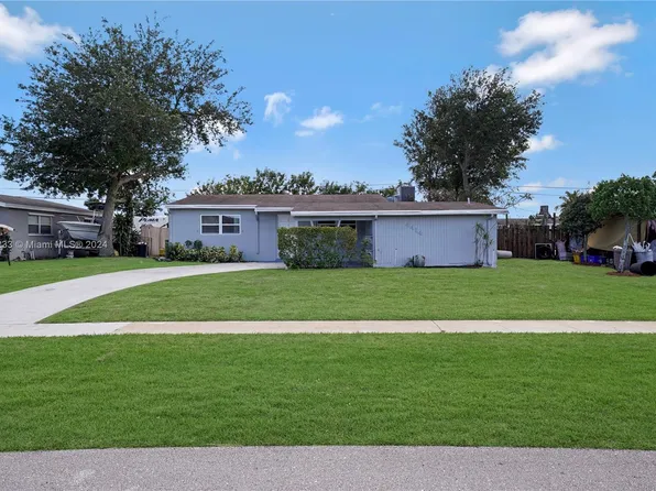 4414 Applecrest Dr, Palm Beach Gardens, FL 33410