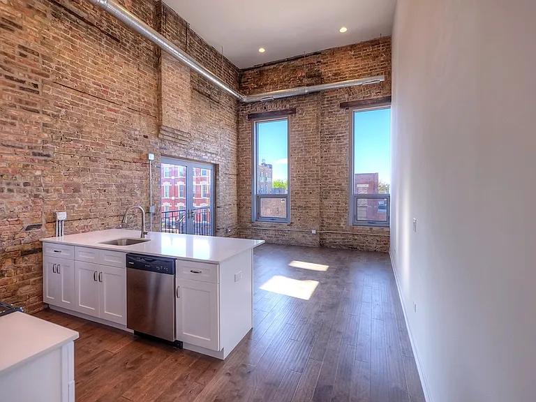 1532 W Chicago Ave — Photo 1