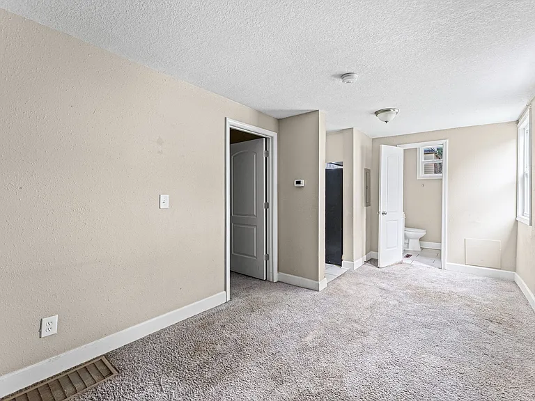 908 N 13th St #1 — Photo 2