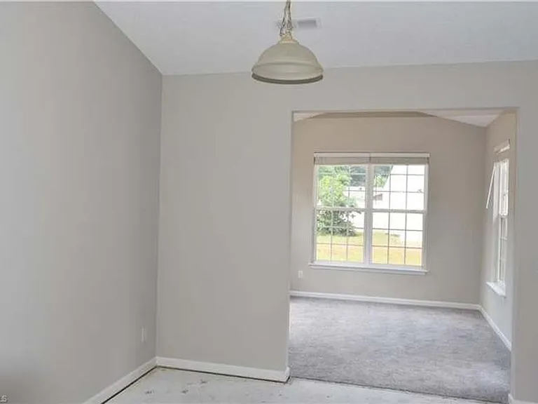 3818 Maribeau Woods Dr — Photo 8