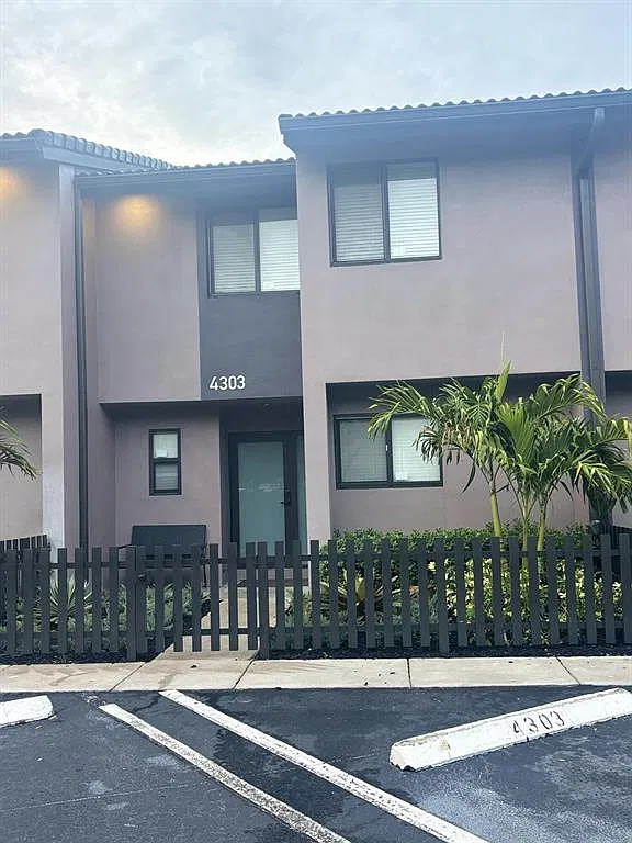2 bed, 2.5 bath, $2,900 — Photo 1