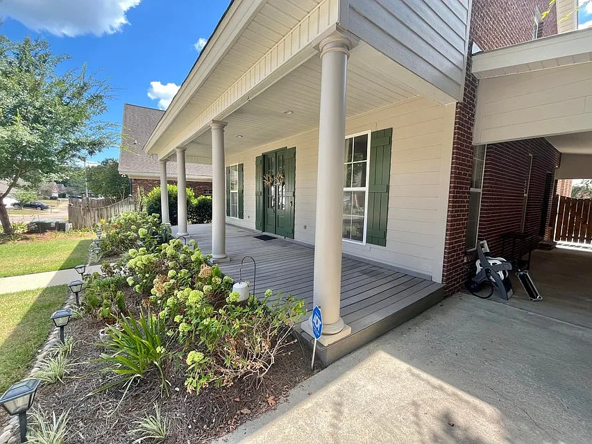 3 bed, 2.5 bath, 1929 sqft, $2,400 — Photo 3