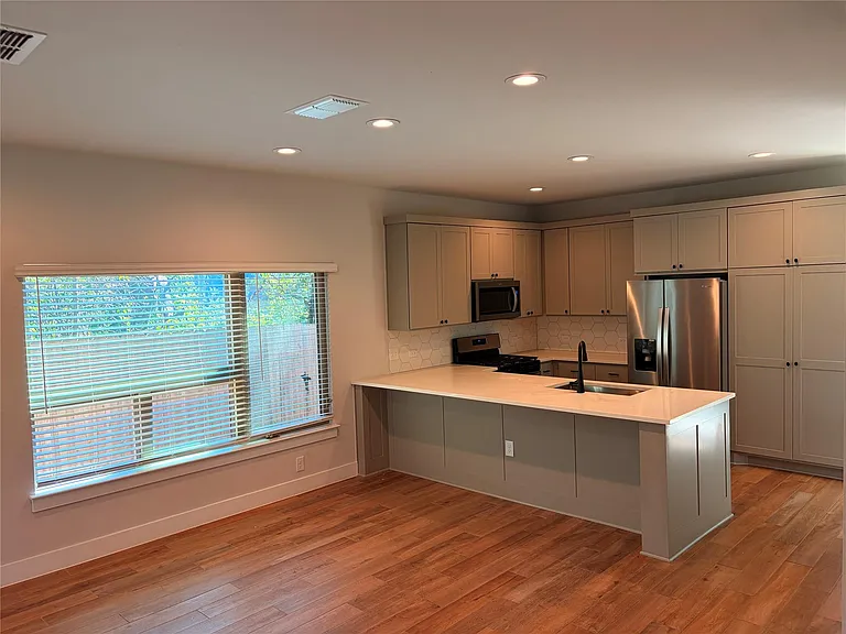 3411 Willow Springs Rd #B — Photo 3
