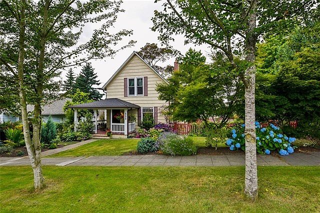 1st image of 220 Avenue D