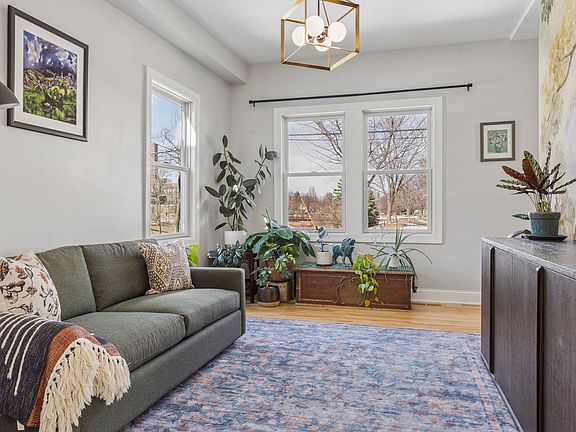 5th image of 816 19th Ave NE
