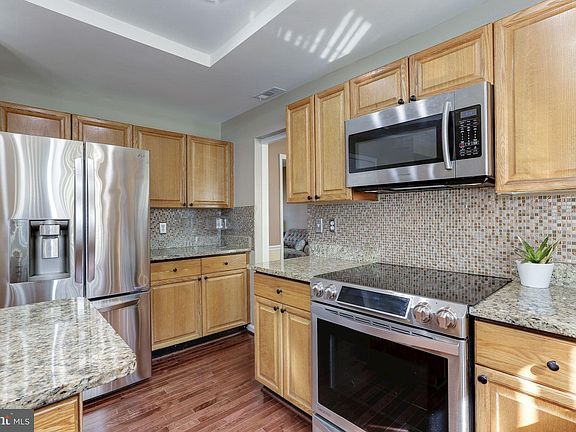 3rd image of 10827 Monticello Dr