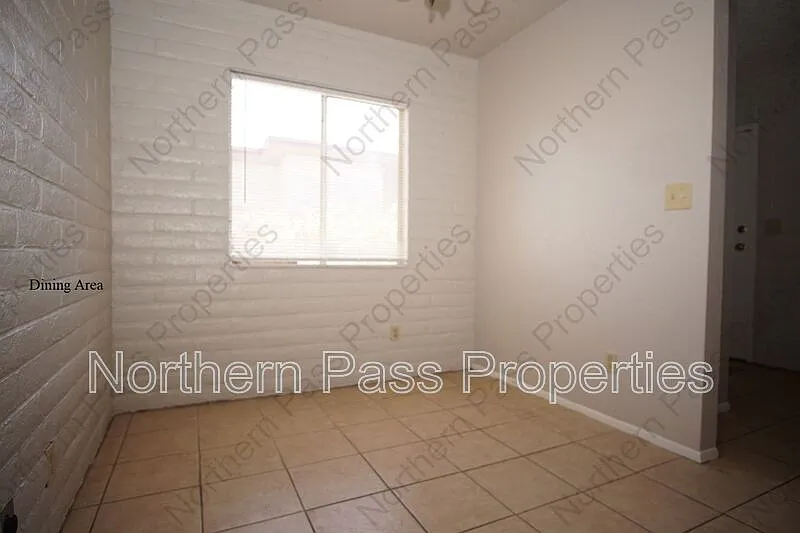 2 bed, 1.0 bath, 868 sqft, $1,015 — Photo 4