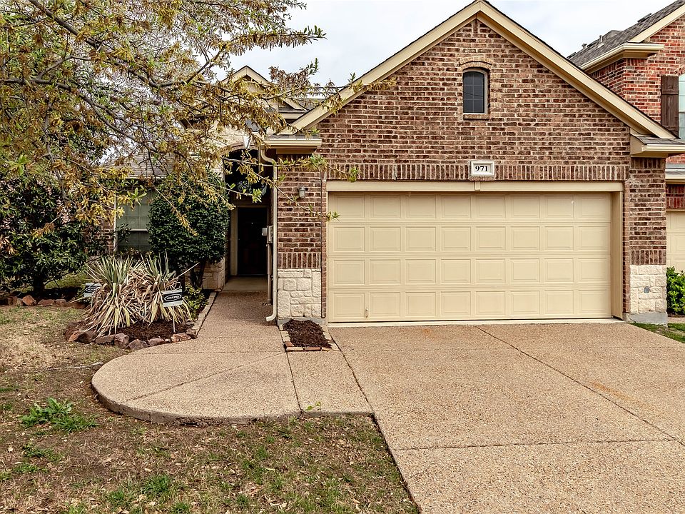 1st image of 971 Wellington Dr