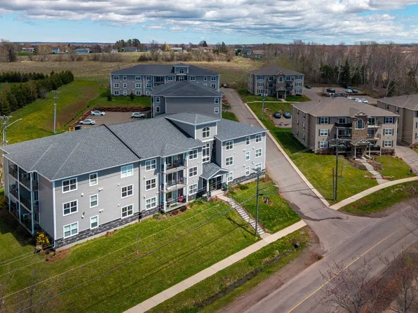 212 Shakespeare Dr #213, Stratford, PE C1B 4B7