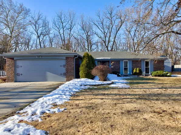 708 Woodcreek Ct, Greenwood, IN 46142