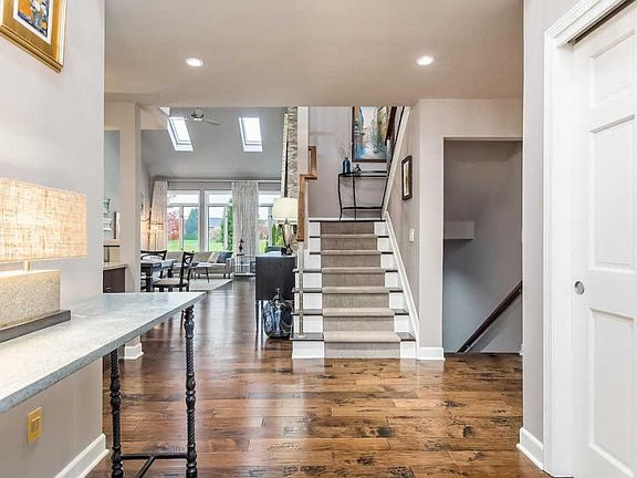 3rd image of 6024 Glenbarr Pl
