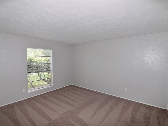 2nd image of 5204 Avery Ln