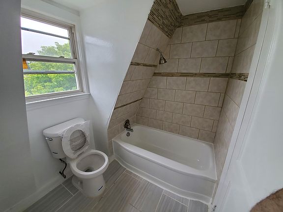 4th image of 146-148 Myrtle Ave #3