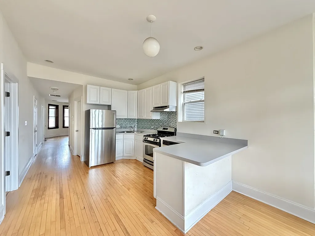 Appealing 2 Bed, 1 Bath at Bell + Roscoe (Roscoe Village) — Photo 2