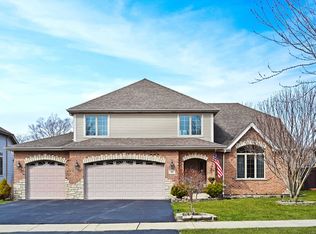 160 Lincoln St, Roselle, IL 60172