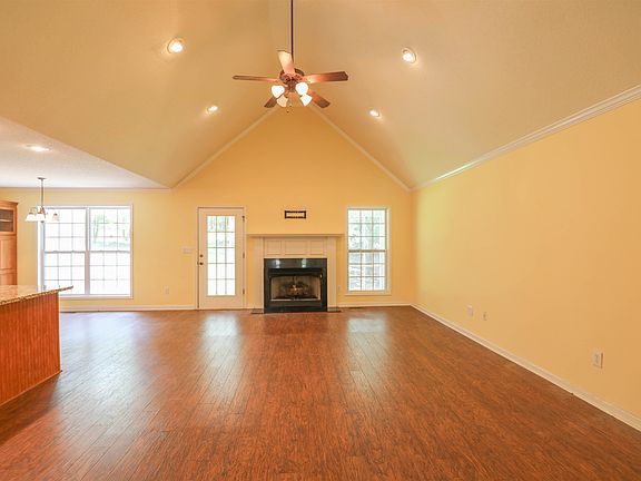 3rd image of 302 W Lakeview Dr