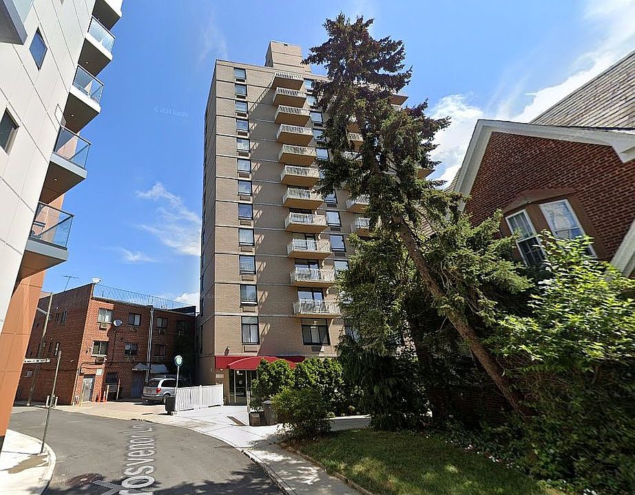 1st image of 11624 Grosvenor Ln APT 7c