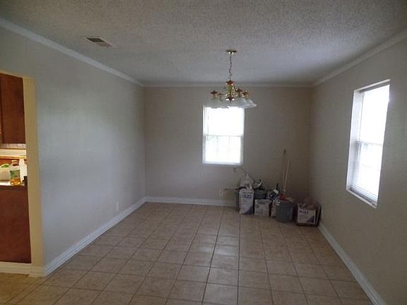 4th image of 1712 Potter Ln
