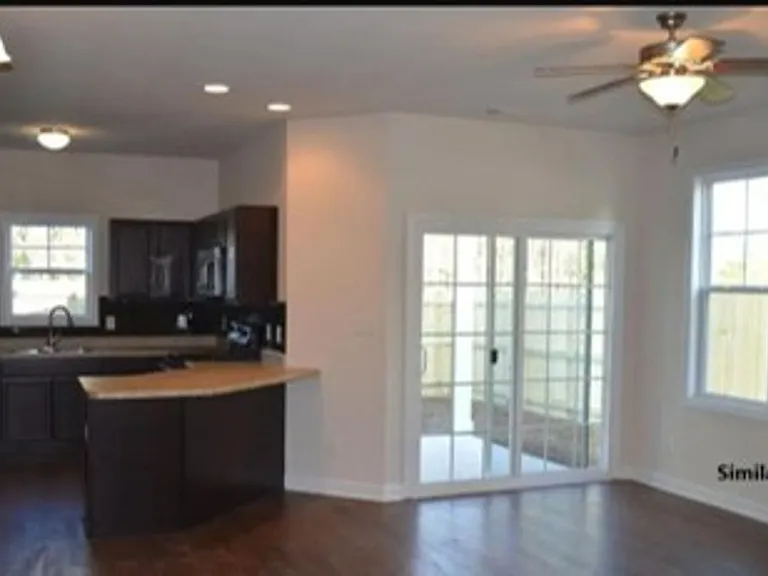 290 Currituck Dr — Photo 3