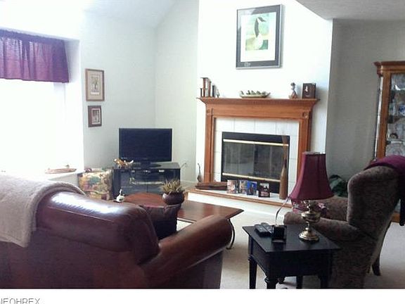 3rd image of 865 Heath Ln