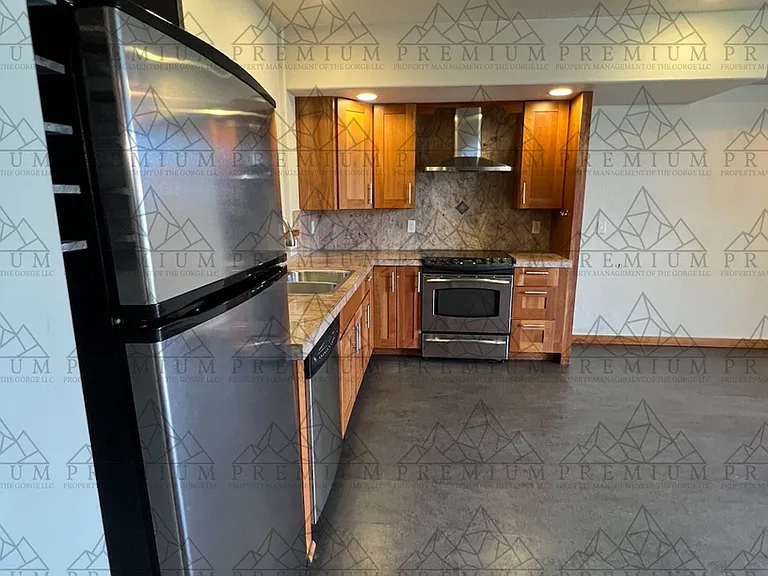 1105 Wilson St — Photo 2