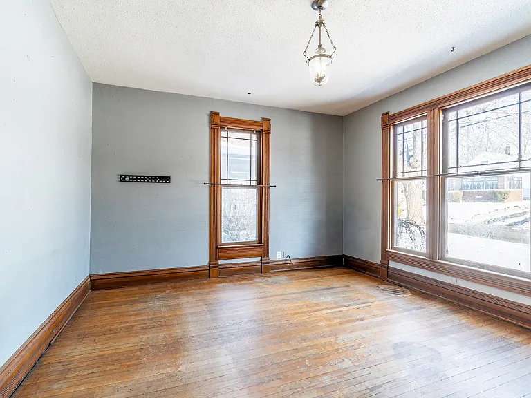 1104 Guilford St — Photo 3
