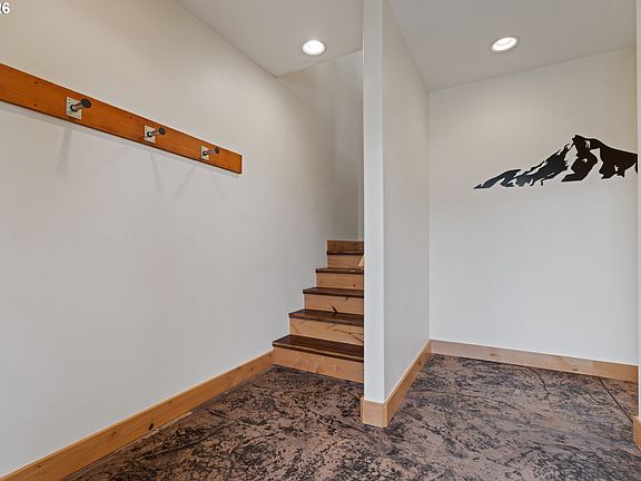 3rd image of 192 Honeysuckle Ln