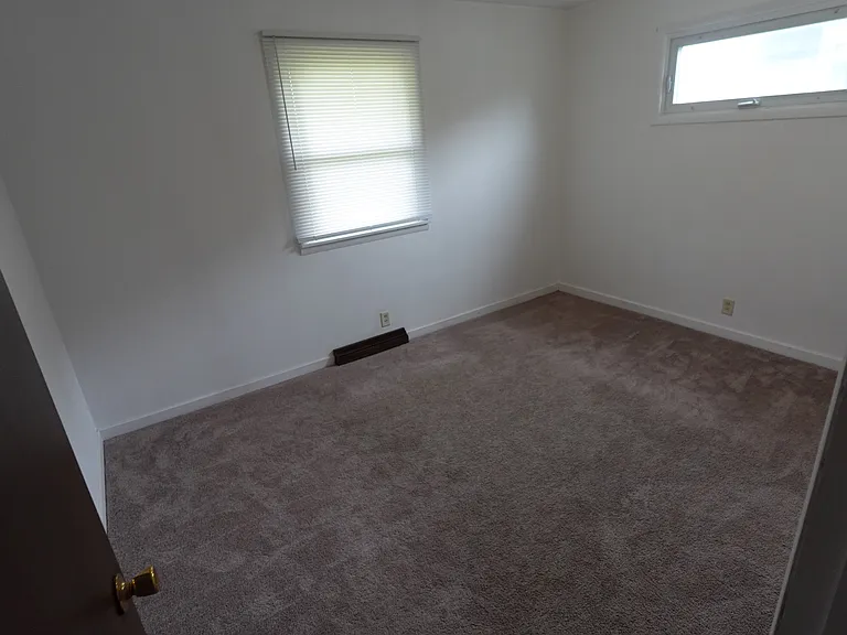 3313 N Locust St — Photo 6