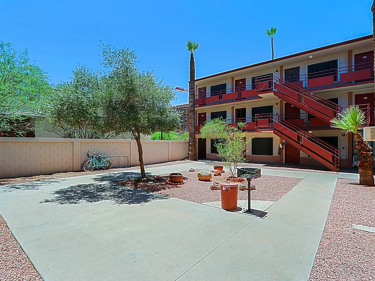 Ambassador West Apartments — Photo 17