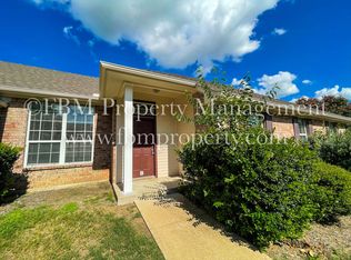 1901 W Jamestown Dr APT B, Ennis, TX 75119