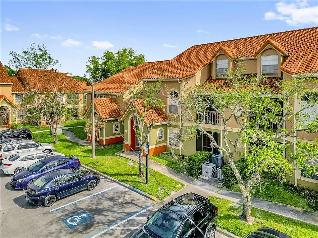 3 bed, 2.0 bath, 1246 sqft, $1,800 — Photo 1