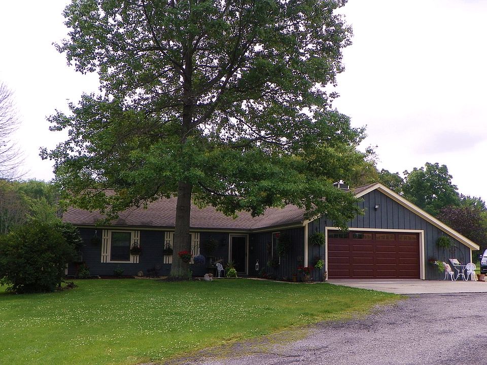 1st image of 210 Vicki Dr