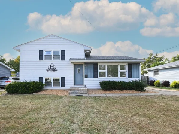 2212 Deborah Dr SW, Cedar Rapids, IA 52404