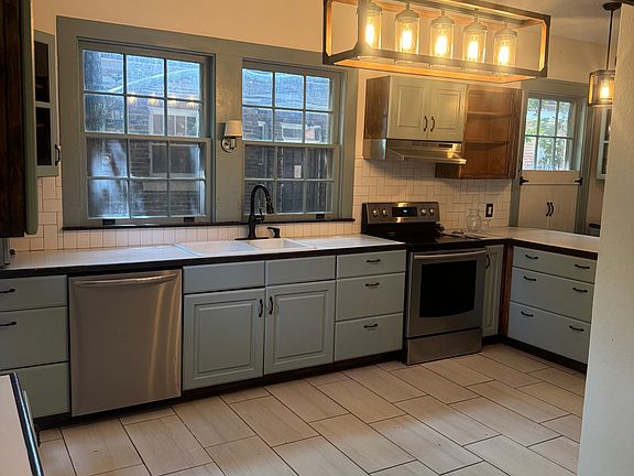2nd image of 2219 Hill St