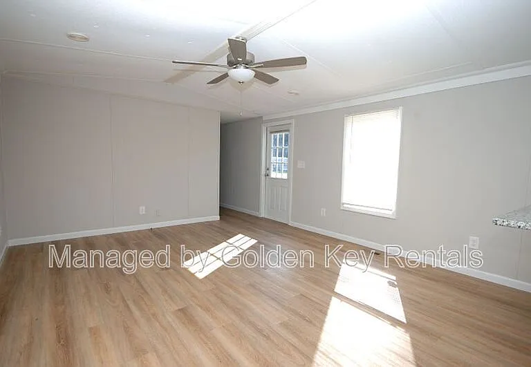 104 Lindsey Brooke Ln — Photo 3