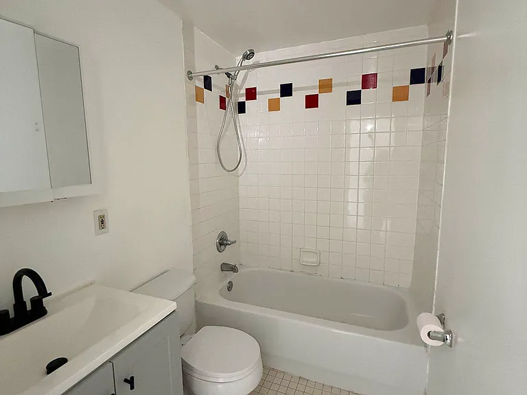 34-50 10th St #3 — Photo 11