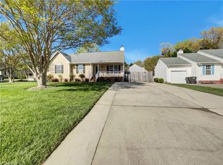 5801 Brockton Ct, Jamestown, NC 27282