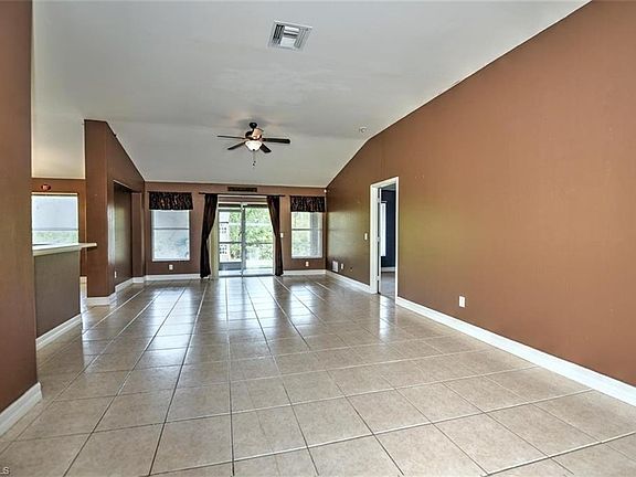 3rd image of 943 Binkley St E