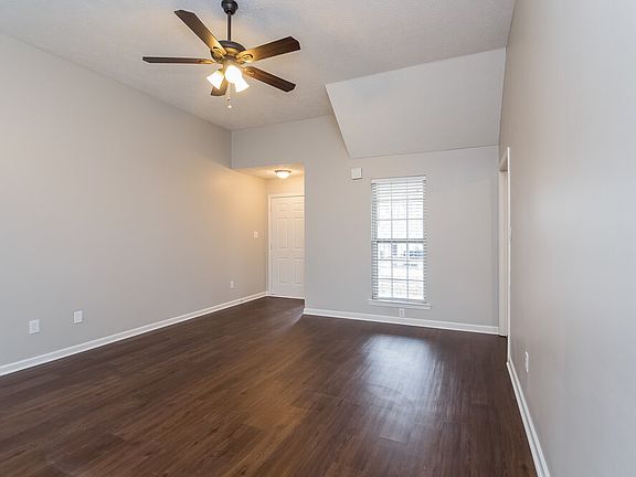 3rd image of 109 Stoney Brook Way